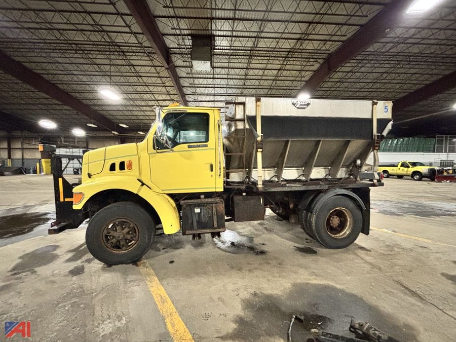 1998 Ford L8501 Equipment Image0