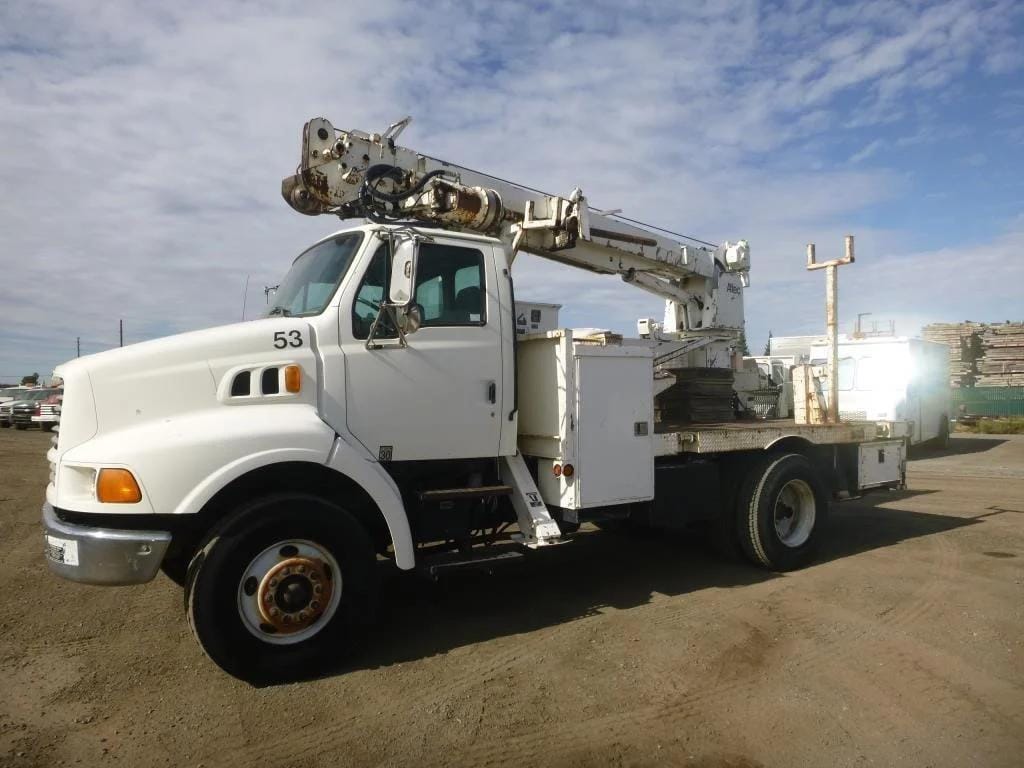 Main image Ford L8513