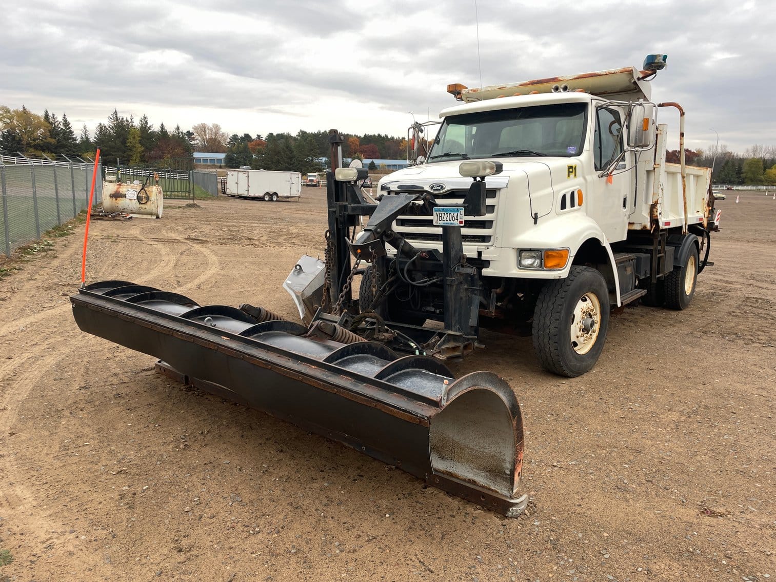 1998 Ford Louisville Equipment Image0