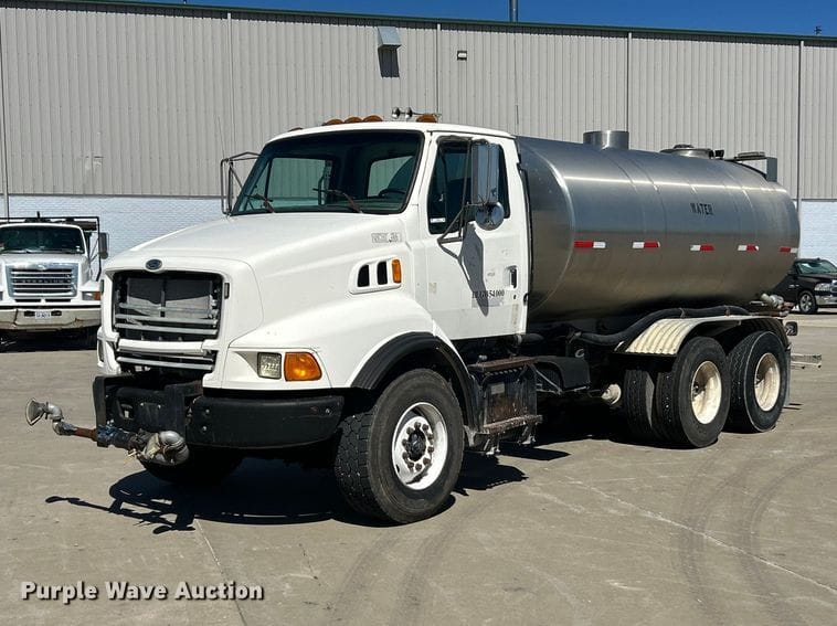 1998 Ford LT8513 Equipment Image0