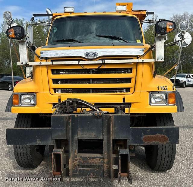 Image of Ford LT9000 equipment image 2