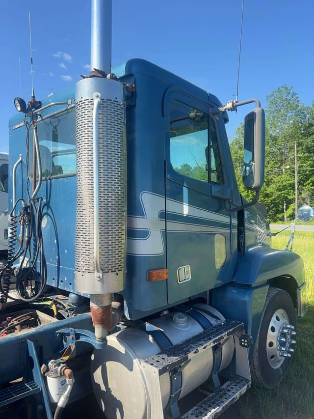 Image of Freightliner C120 equipment image 3