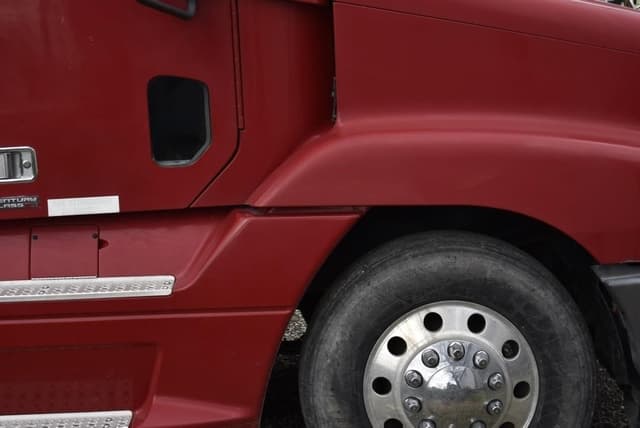 Image of Freightliner Century Class equipment image 4