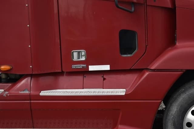 Image of Freightliner Century Class equipment image 3