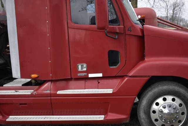 Image of Freightliner Century Class equipment image 2