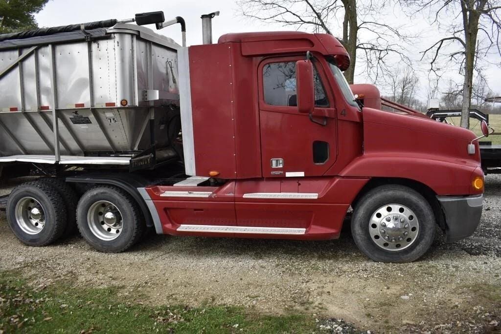 1998 Freightliner Century Class Equipment Image0