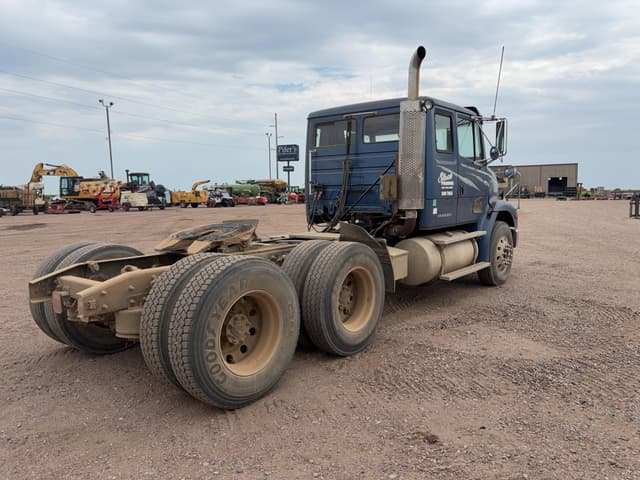 Image of Freightliner FL112 equipment image 3