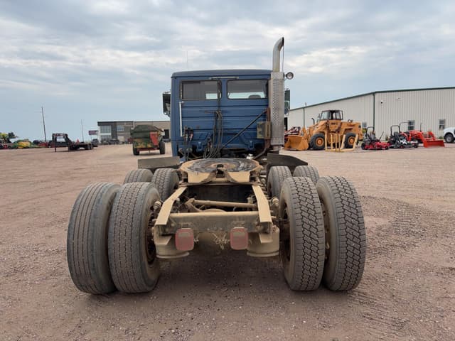 Image of Freightliner FL112 equipment image 4