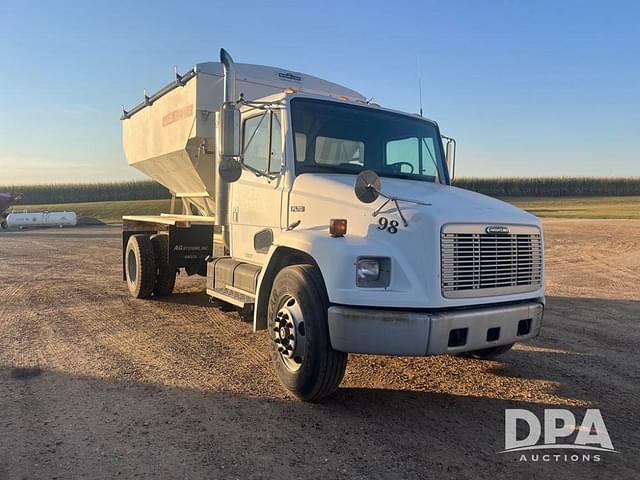 Image of Freightliner FL70 equipment image 4