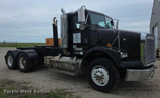 Image of Freightliner FL112 equipment image 2