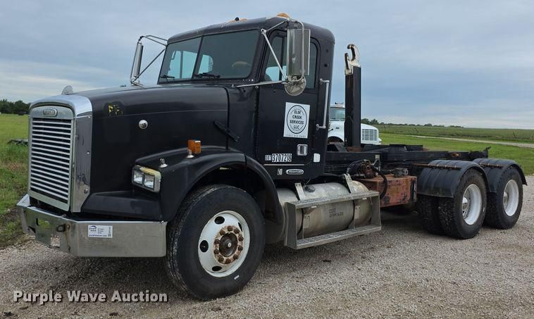 1998 Freightliner FL112 Equipment Image0