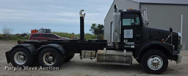 Image of Freightliner FL112 equipment image 3