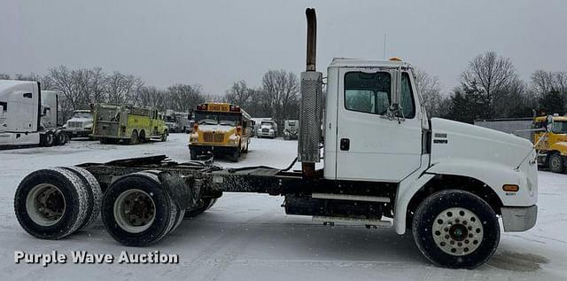 Image of Freightliner FL112 equipment image 3