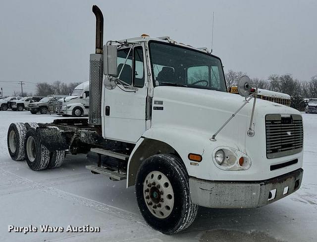 Image of Freightliner FL112 equipment image 2