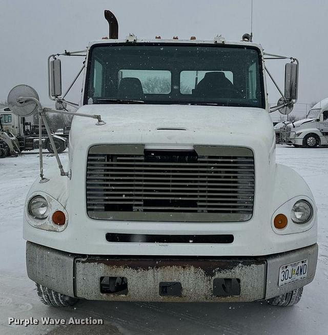 Image of Freightliner FL112 equipment image 1