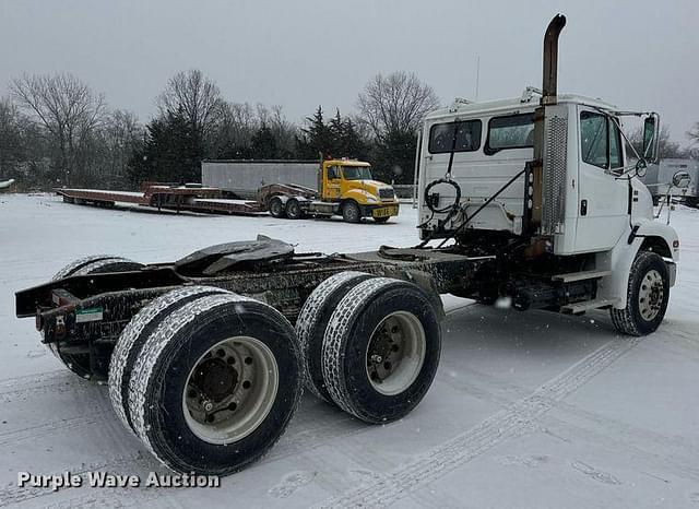 Image of Freightliner FL112 equipment image 4