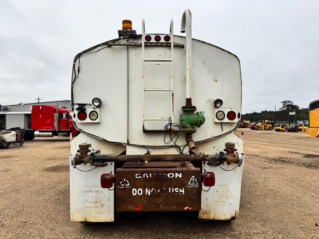 Image of Freightliner FL112 equipment image 4