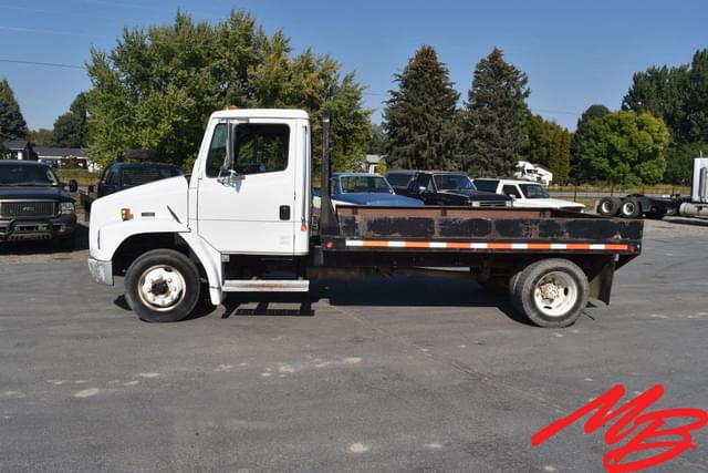 Image of Freightliner FL60 equipment image 2