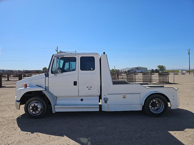 Image of Freightliner FL60 equipment image 3