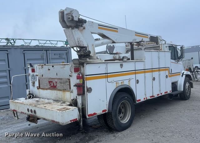 Image of Freightliner FL60 equipment image 4
