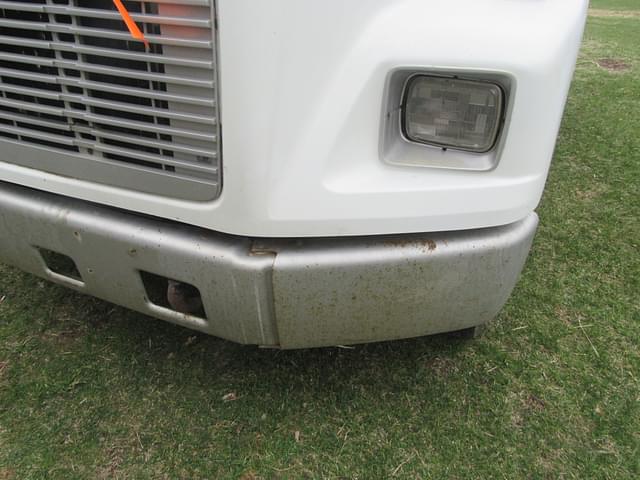 Image of Freightliner FL60 equipment image 4