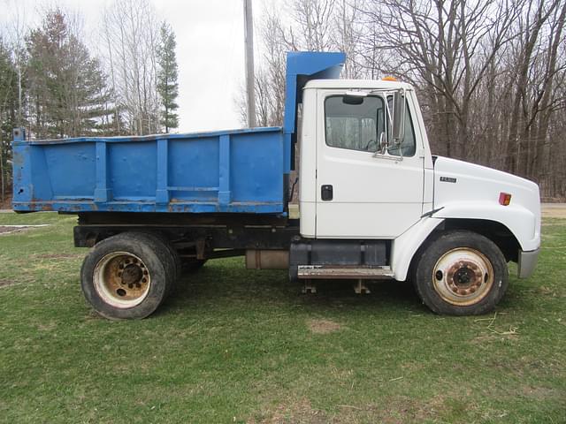 Image of Freightliner FL60 equipment image 2