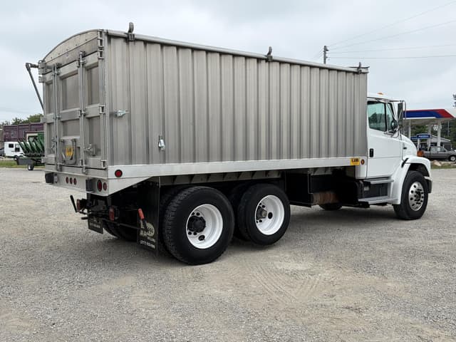 Image of Freightliner FL70 equipment image 4