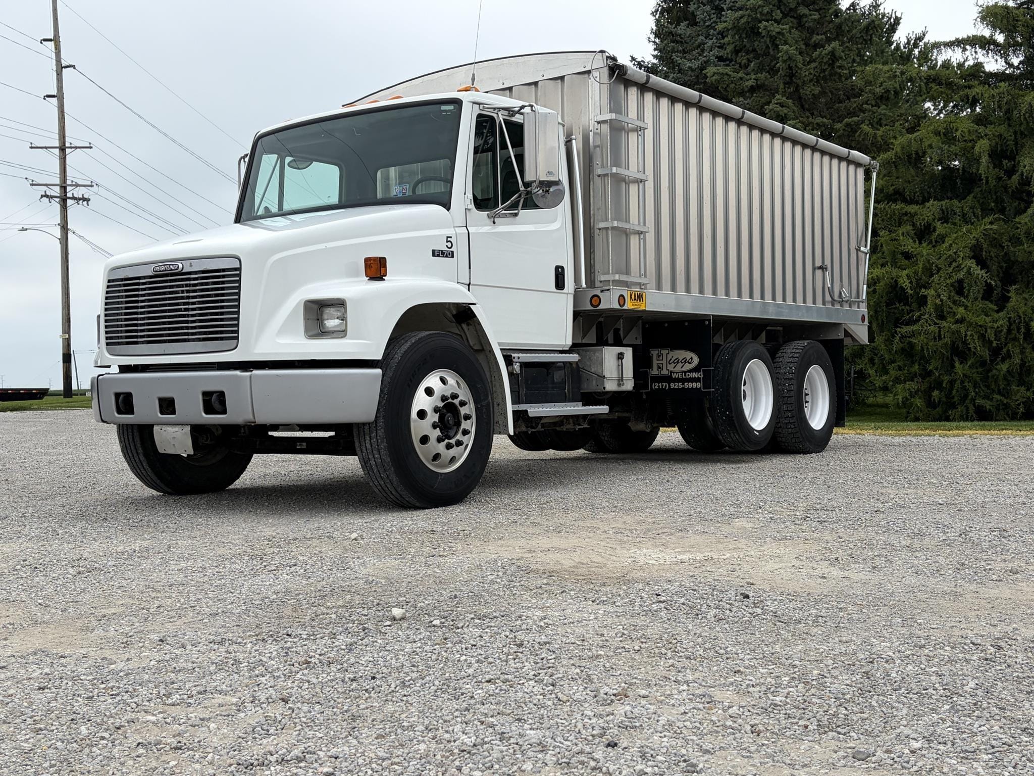 1998 Freightliner FL70 Equipment Image0