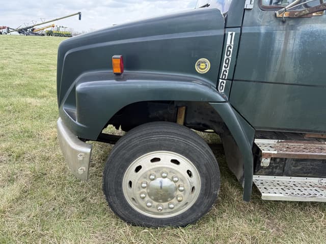 Image of Freightliner FL70 equipment image 2