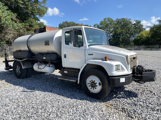 Image of Freightliner FL70 equipment image 3