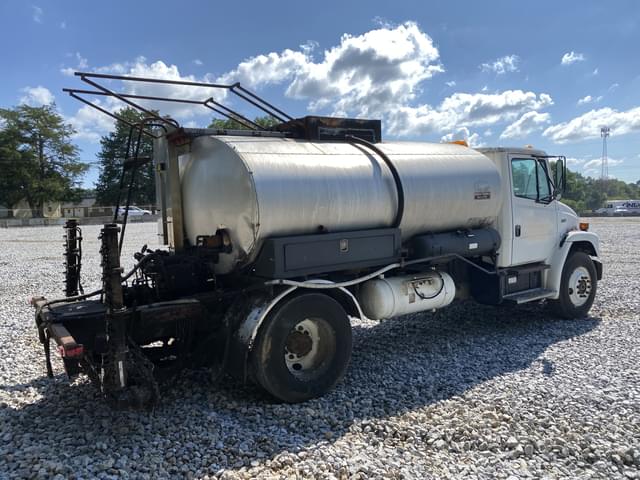 Image of Freightliner FL70 equipment image 2