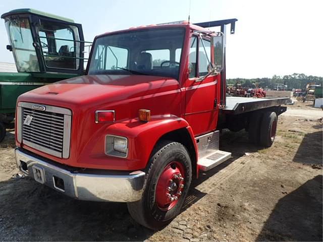 Image of Freightliner FL70 equipment image 2