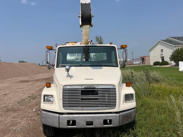 Image of Freightliner FL70 equipment image 3