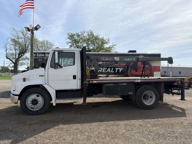 Image of Freightliner FL70 equipment image 3