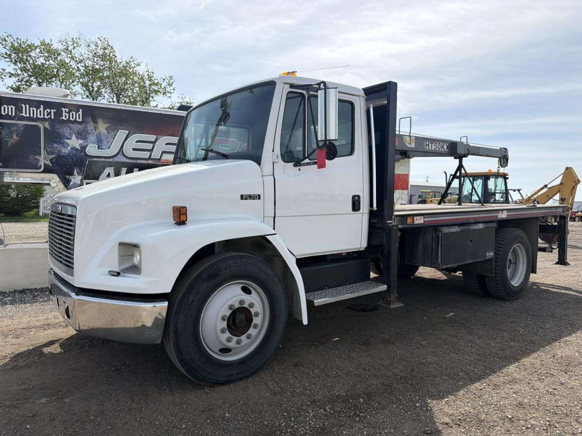 1998 Freightliner FL70 Equipment Image0