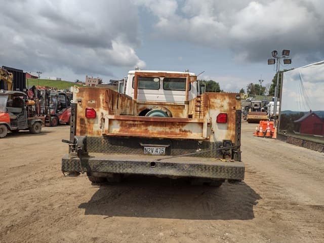 Image of Freightliner FL70 equipment image 3
