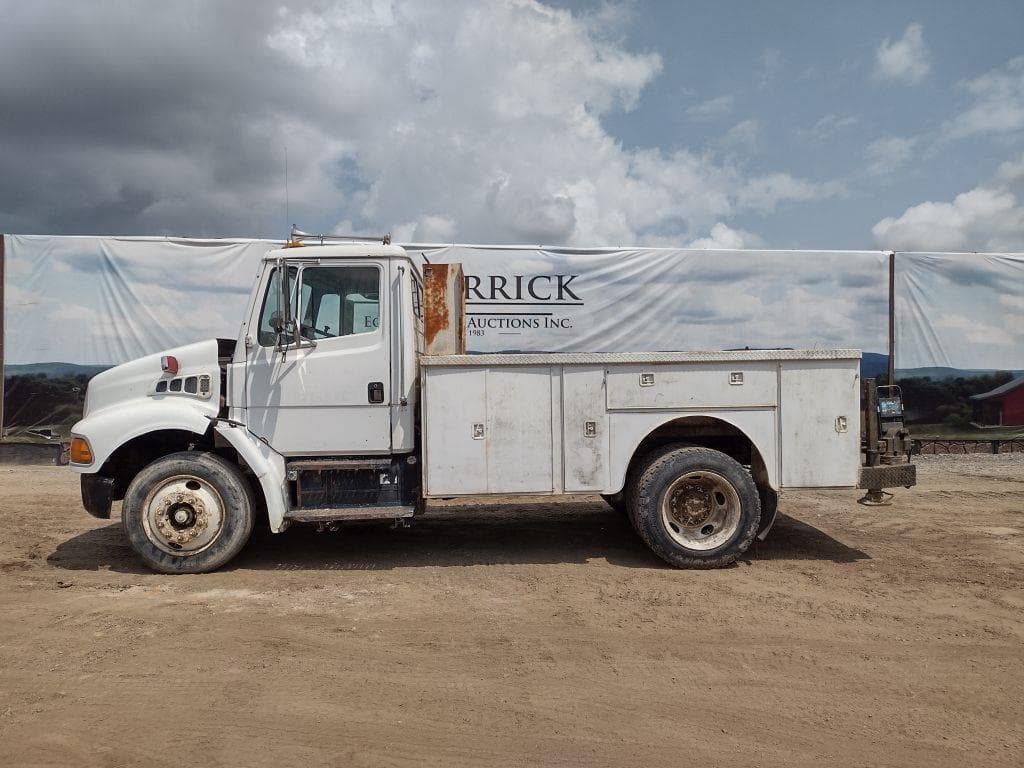 Image of Freightliner FL70 Primary image