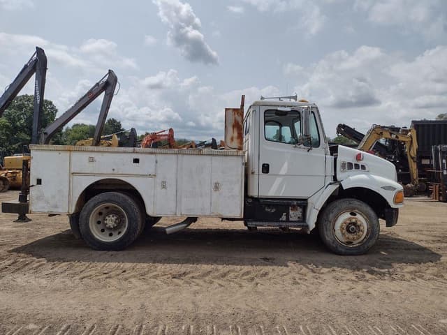 Image of Freightliner FL70 equipment image 2