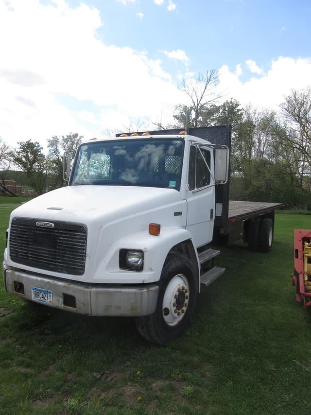 Image of Freightliner FL70 equipment image 3