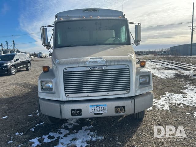 Image of Freightliner FL70 equipment image 2