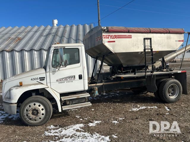 Image of Freightliner FL70 equipment image 4