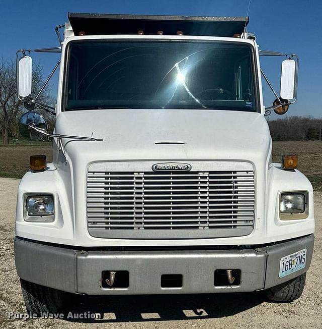 Image of Freightliner FL70 equipment image 1