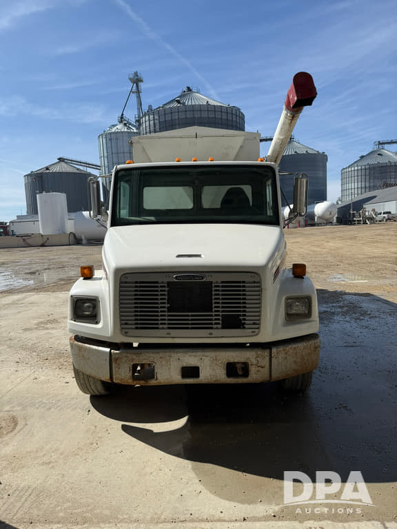 Image of Freightliner FL70 equipment image 2