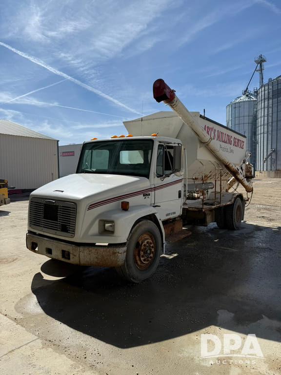 1998 Freightliner FL70 Equipment Image0