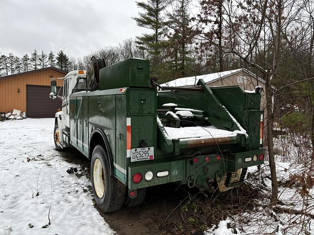 Image of Freightliner FL70 equipment image 3