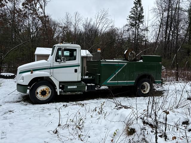 Image of Freightliner FL70 equipment image 2