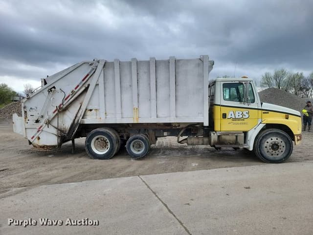 Image of Freightliner FL70 equipment image 3