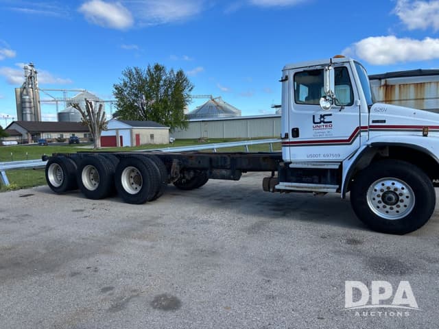 Image of Freightliner FL80 equipment image 2