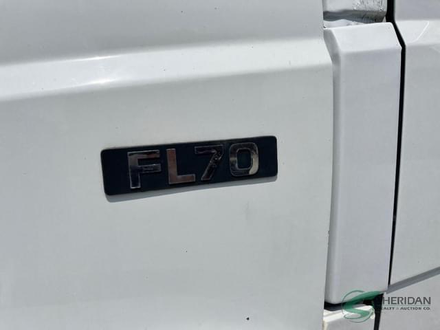 Image of Freightliner FL80 equipment image 3