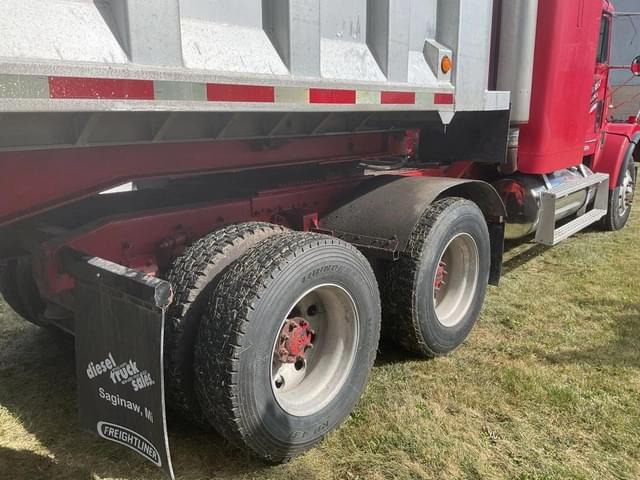 Image of Freightliner FLD120 equipment image 4